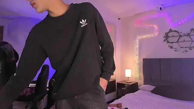 JustinCastiblanco online show from November 15, 2025, 11:29 am