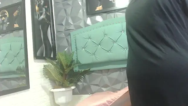 Snapshot of Amara__Hank chatting on November 26, 2025, 11:33 am Amara Hank online show from November 26, 2025, 11:33 am