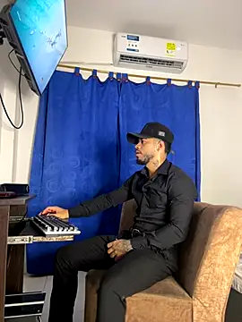 Kylian Alessandro online show from December 15, 2025, 10:47 pm