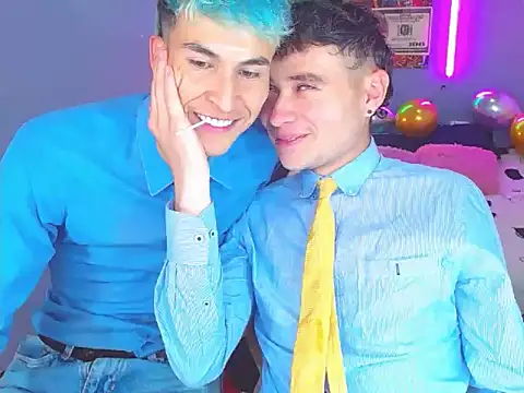 Snapshot of Latin_boysxxxx chatting on October 15, 2025, 12:33 am Latin boysxxxx online show from October 15, 2025, 12:33 am