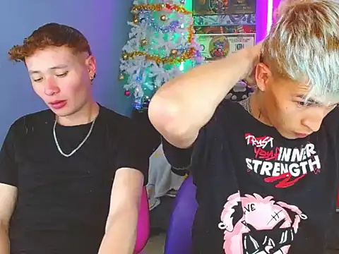 Snapshot of Latin_boysxxxx chatting on November 1, 2025, 9:39 pm Latin boysxxxx online show from November 1, 2025, 9:39 pm