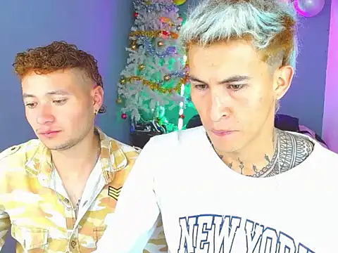 Snapshot of Latin_boysxxxx chatting on November 6, 2025, 12:22 am Latin boysxxxx online show from November 6, 2025, 12:22 am