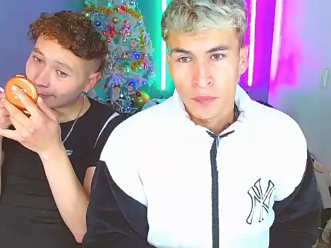 Snapshot of Latin_boysxxxx chatting on November 8, 2025, 1:17 am Latin boysxxxx online show from November 8, 2025, 1:17 am