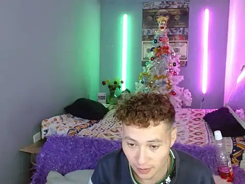 Snapshot of Latin_boysxxxx chatting on November 30, 2025, 9:52 pm Latin boysxxxx online show from November 30, 2025, 9:52 pm