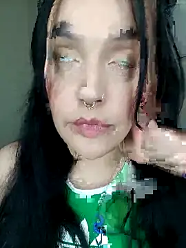 ravendeluxe online show from October 28, 2025, 3:58 pm