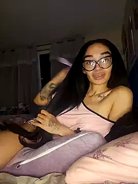 Snapshot of LucyMiax chatting on October 19, 2025, 11:49 pm LucyMiax online show from October 19, 2025, 11:49 pm