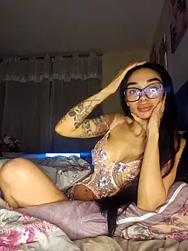 Snapshot of LucyMiax chatting on October 24, 2025, 1:03 am LucyMiax online show from October 24, 2025, 1:03 am