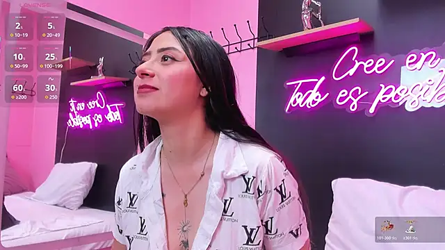 JuliethCruz  online show from October 30, 2025, 5:13 pm