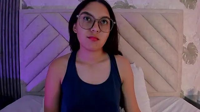 Snapshot of Lexy-Sweet1 chatting on November 5, 2025, 4:12 am Lexy-Sweet1 online show from November 5, 2025, 4:12 am