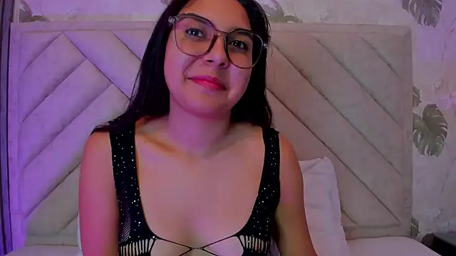 Snapshot of Lexy-Sweet1 chatting on November 6, 2025, 4:13 am Lexy-Sweet1 online show from November 6, 2025, 4:13 am