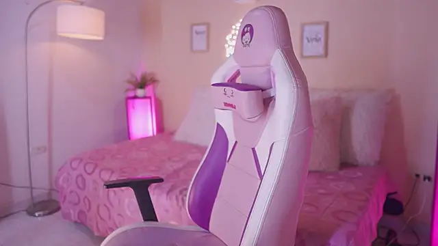 Meggie  online show from November 24, 2025, 11:15 pm