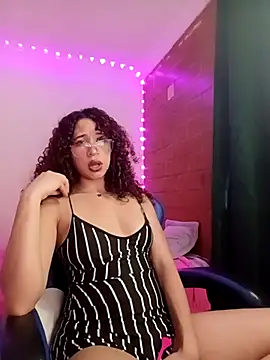 Medussa3033 online show from December 19, 2025, 9:33 pm