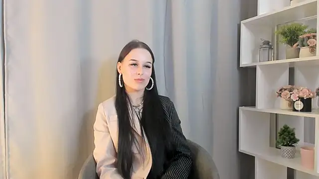 Snapshot of LatrinaZody chatting on October 15, 2025, 3:45 pm LatrinaZody online show from October 15, 2025, 3:45 pm