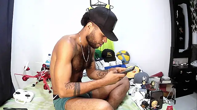 Snapshot of AXionX chatting on November 7, 2025, 9:53 am AXionX online show from November 7, 2025, 9:53 am