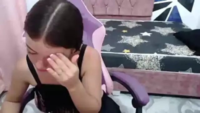 scarleth18 online show from November 5, 2025, 2:44 am