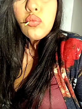 Snapshot of Sexylips200 chatting on November 3, 2025, 5:09 am Sexylips200 online show from November 3, 2025, 5:09 am