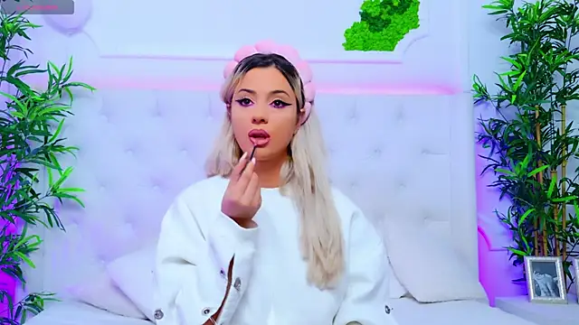 AriannaSins online show from October 1, 2025, 12:33 pm