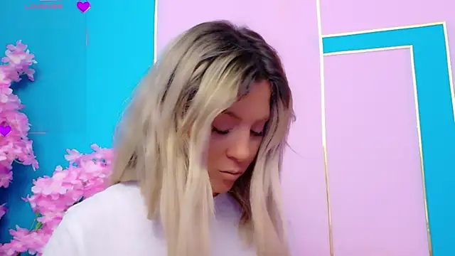 AriannaSins online show from July 16, 2026, 1:06 pm