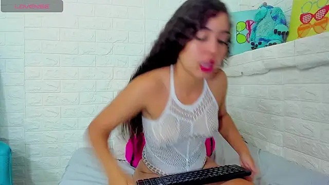 Snapshot of arielsweeth chatting on October 18, 2025, 5:43 am arielsweeth online show from October 18, 2025, 5:43 am