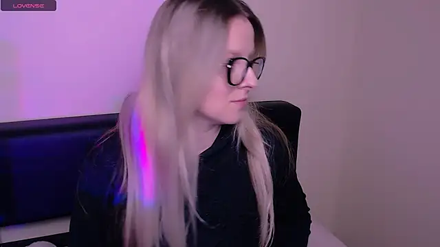 Snapshot of AllaLeomz chatting on October 21, 2025, 6:47 am AllaLeomz online show from October 21, 2025, 6:47 am