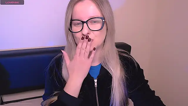 Snapshot of AllaLeomz chatting on October 23, 2025, 6:45 am AllaLeomz online show from October 23, 2025, 6:45 am