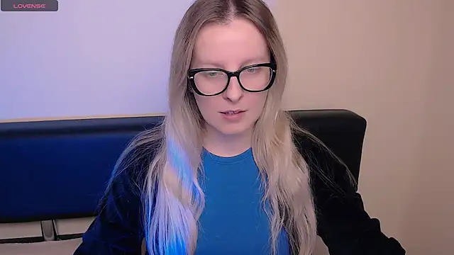 Snapshot of AllaLeomz chatting on October 30, 2025, 7:54 am AllaLeomz online show from October 30, 2025, 7:54 am