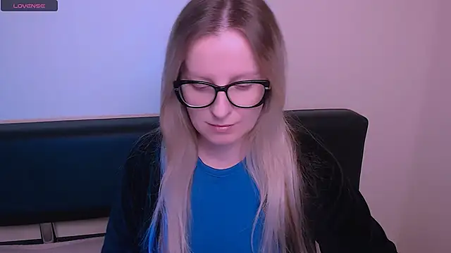 Snapshot of AllaLeomz chatting on November 5, 2025, 8:03 am AllaLeomz online show from November 5, 2025, 8:03 am