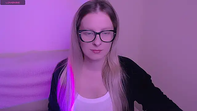 Snapshot of AllaLeomz chatting on November 6, 2025, 8:04 am AllaLeomz online show from November 6, 2025, 8:04 am