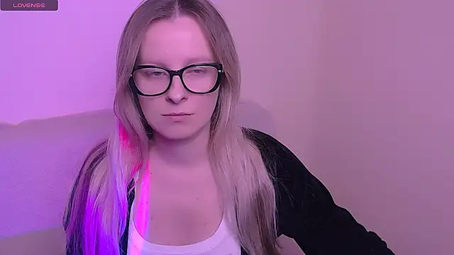 Snapshot of AllaLeomz chatting on November 10, 2025, 8:02 am AllaLeomz online show from November 10, 2025, 8:02 am