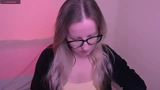 Snapshot of AllaLeomz chatting on November 11, 2025, 8:03 am AllaLeomz online show from November 11, 2025, 8:03 am