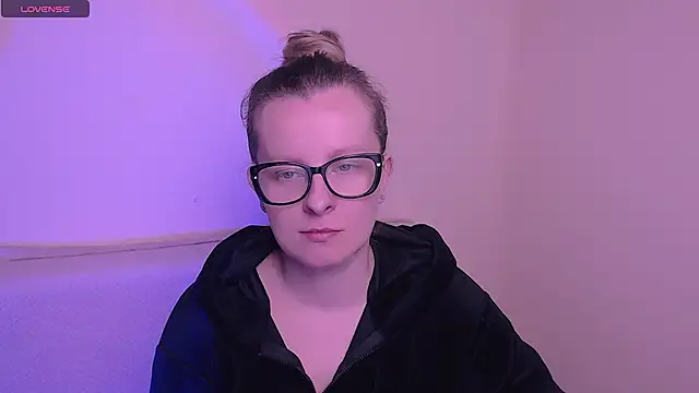 Snapshot of AllaLeomz chatting on November 12, 2025, 7:53 am AllaLeomz online show from November 12, 2025, 7:53 am