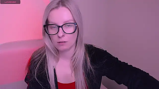 Snapshot of AllaLeomz chatting on November 14, 2025, 8:35 am AllaLeomz online show from November 14, 2025, 8:35 am