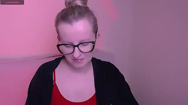 Snapshot of AllaLeomz chatting on November 21, 2025, 6:45 am AllaLeomz online show from November 21, 2025, 6:45 am