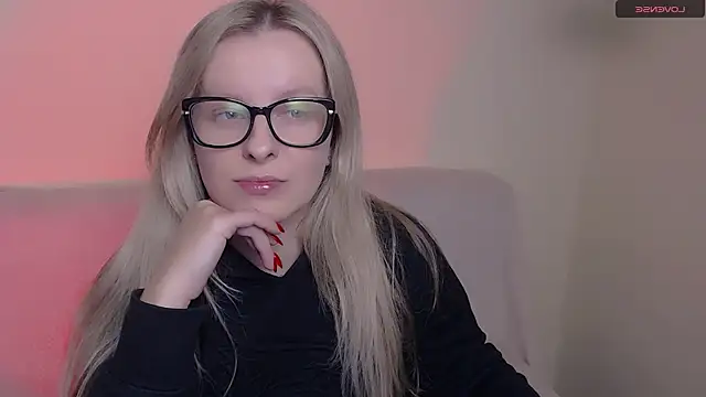 Snapshot of AllaLeomz chatting on November 25, 2025, 8:14 am AllaLeomz online show from November 25, 2025, 8:14 am