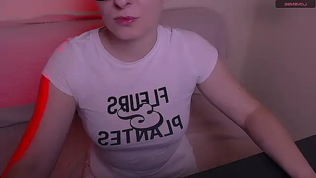 Snapshot of AllaLeomz chatting on December 2, 2025, 7:57 am AllaLeomz online show from December 2, 2025, 7:57 am