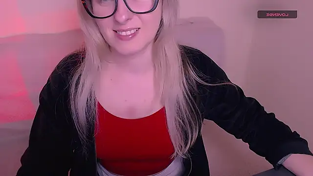 Snapshot of AllaLeomz chatting on December 3, 2025, 8:00 am AllaLeomz online show from December 3, 2025, 8:00 am