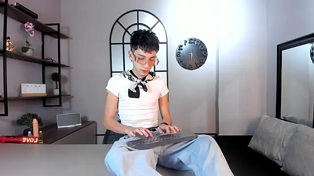 Snapshot of Tiam_muller chatting on November 15, 2025, 8:05 pm Tiam muller online show from November 15, 2025, 8:05 pm