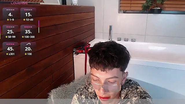 Snapshot of Tiam_muller chatting on November 30, 2025, 3:43 am Tiam muller online show from November 30, 2025, 3:43 am