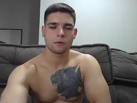 Snapshot of Zure-xxx chatting on October 18, 2025, 5:35 pm Zure-xxx online show from October 18, 2025, 5:35 pm
