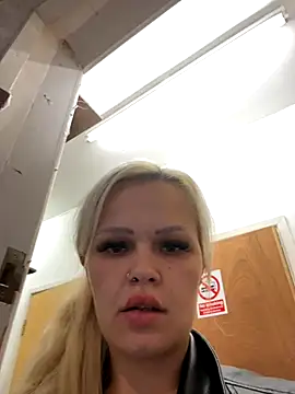 Snapshot of CherryXOX- chatting on October 16, 2025, 12:28 pm CherryXOX- online show from October 16, 2025, 12:28 pm