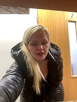 Snapshot of CherryXOX- chatting on October 27, 2025, 1:59 pm CherryXOX- online show from October 27, 2025, 1:59 pm