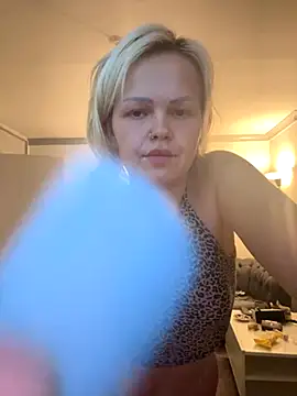 Snapshot of CherryXOX- chatting on October 28, 2025, 6:06 am CherryXOX- online show from October 28, 2025, 6:06 am