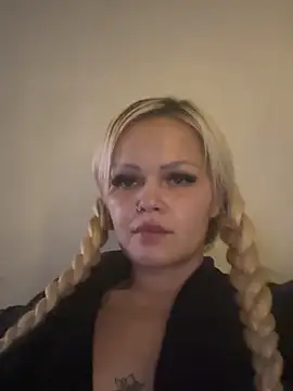 Snapshot of CherryXOX- chatting on November 4, 2025, 7:35 pm CherryXOX- online show from November 4, 2025, 7:35 pm