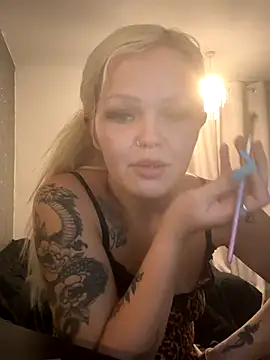 Snapshot of CherryXOX- chatting on November 17, 2025, 7:08 pm CherryXOX- online show from November 17, 2025, 7:08 pm