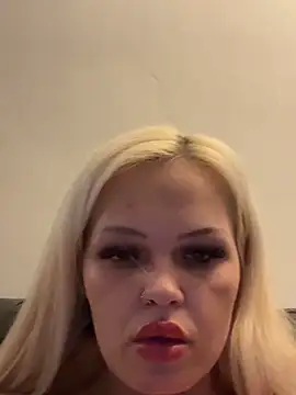 Snapshot of CherryXOX- chatting on November 24, 2025, 9:36 pm CherryXOX- online show from November 24, 2025, 9:36 pm