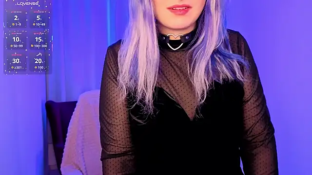 Snapshot of AleksaDivine chatting on November 4, 2025, 9:36 pm AleksaDivine online show from November 4, 2025, 9:36 pm