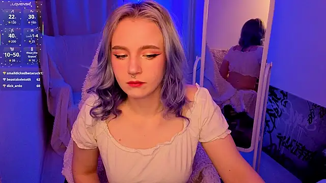 Snapshot of AleksaDivine chatting on November 28, 2025, 9:28 pm AleksaDivine online show from November 28, 2025, 9:28 pm