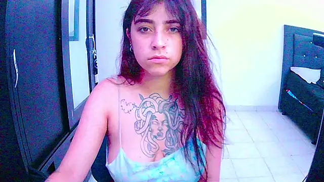 Snapshot of adri_gomez1 chatting on October 18, 2025, 8:15 am adri gomez1 online show from October 18, 2025, 8:15 am