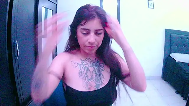 Snapshot of adri_gomez1 chatting on October 22, 2025, 10:26 am adri gomez1 online show from October 22, 2025, 10:26 am