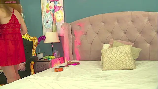 Snapshot of VanessaHeatt chatting on October 17, 2025, 4:37 am VanessaHeatt online show from October 17, 2025, 4:37 am